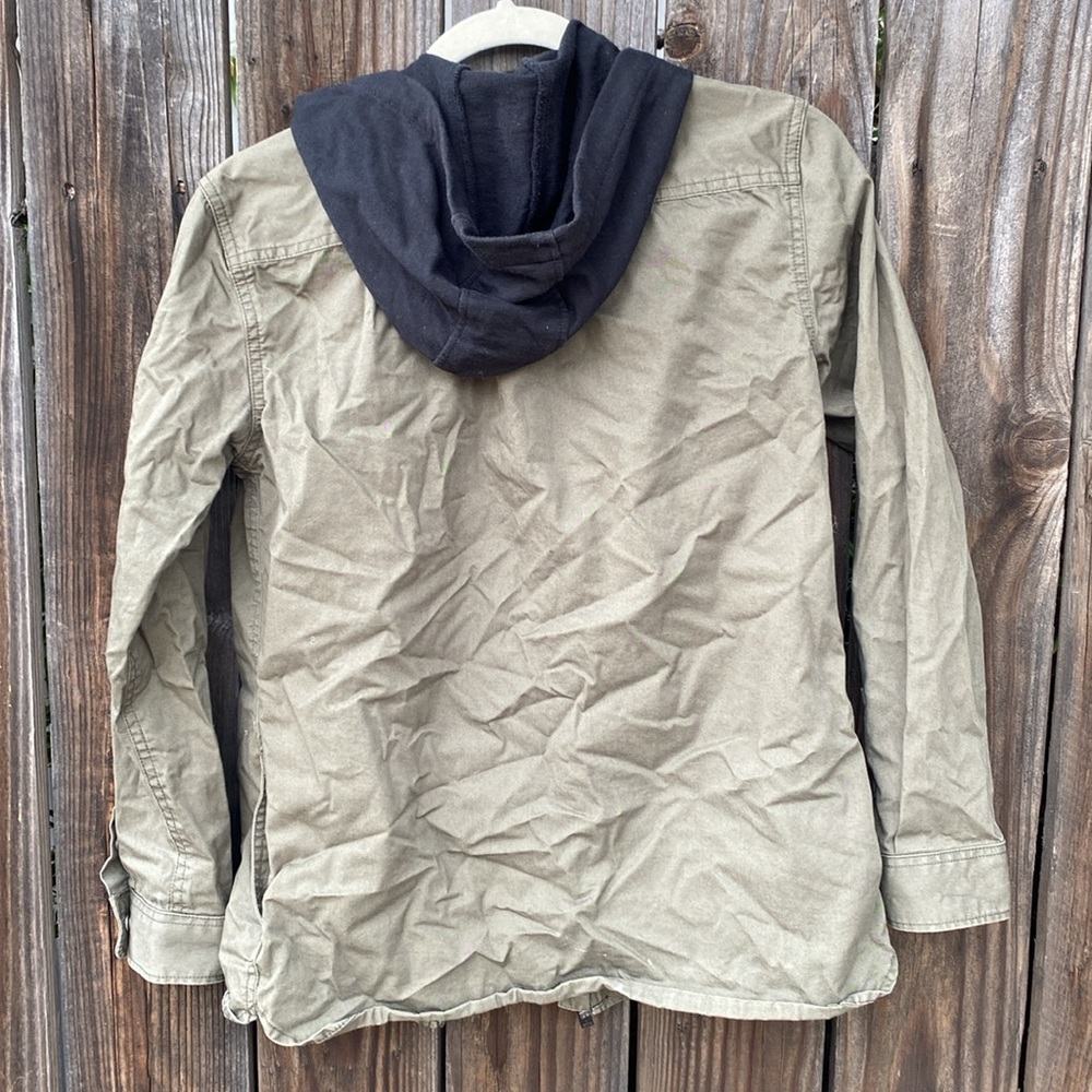 🧥 - Picture 9 of 12